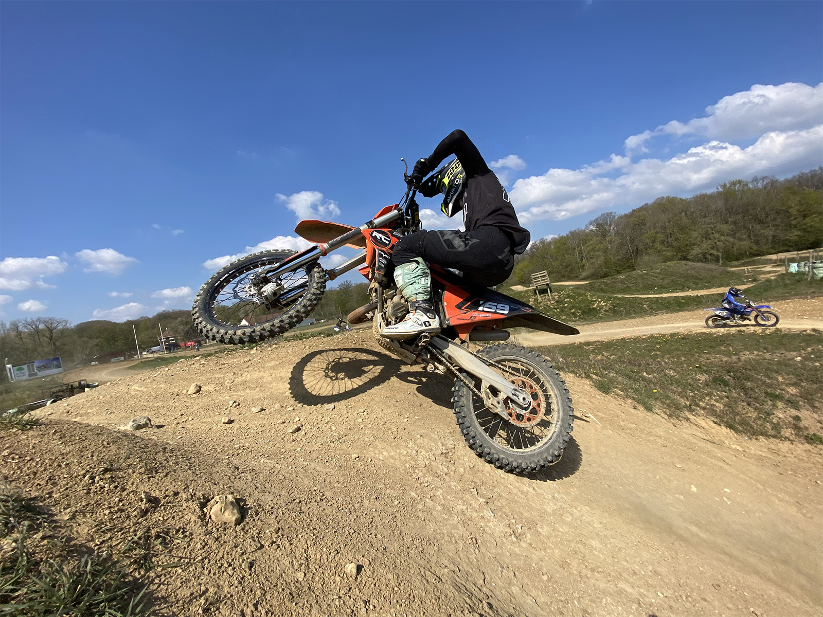 Initiation des enfants au moto cross : 5 clés pour débuter en