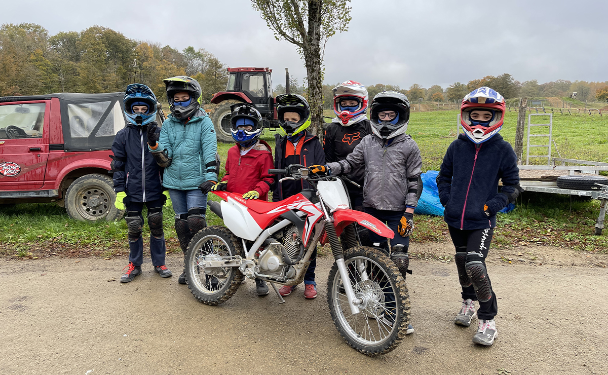 Initiation des enfants au moto cross : 5 clés pour débuter en toute sécurité